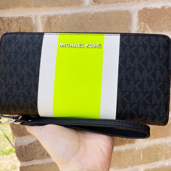 ‼️SALE‼️ Michael Kors Jet Set Continental Wristlet - Picture 2 of 5